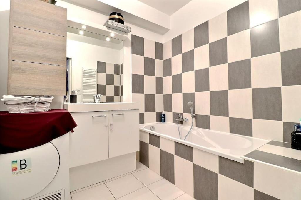 Tres Bel Appartement Contemporain Et Calme Fréjus Eksteriør bilde